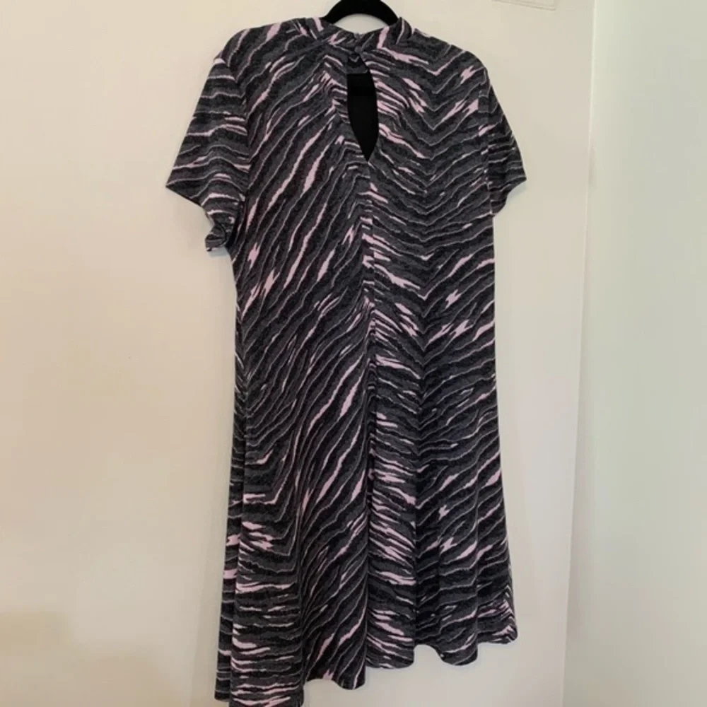 NWT Torrid size 2 pink and gray zebra dress